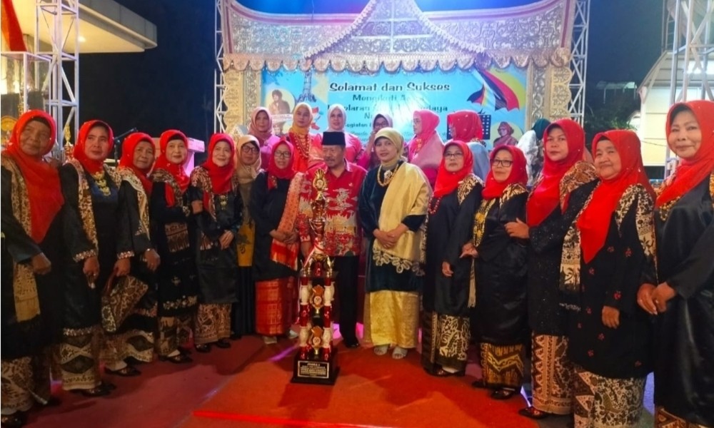 28 Lembaga Bundo Kanduang Kabupaten Agam menorehkan prestasi cemerlang di acara HUT Bundo Kanduang DKI Jakarta